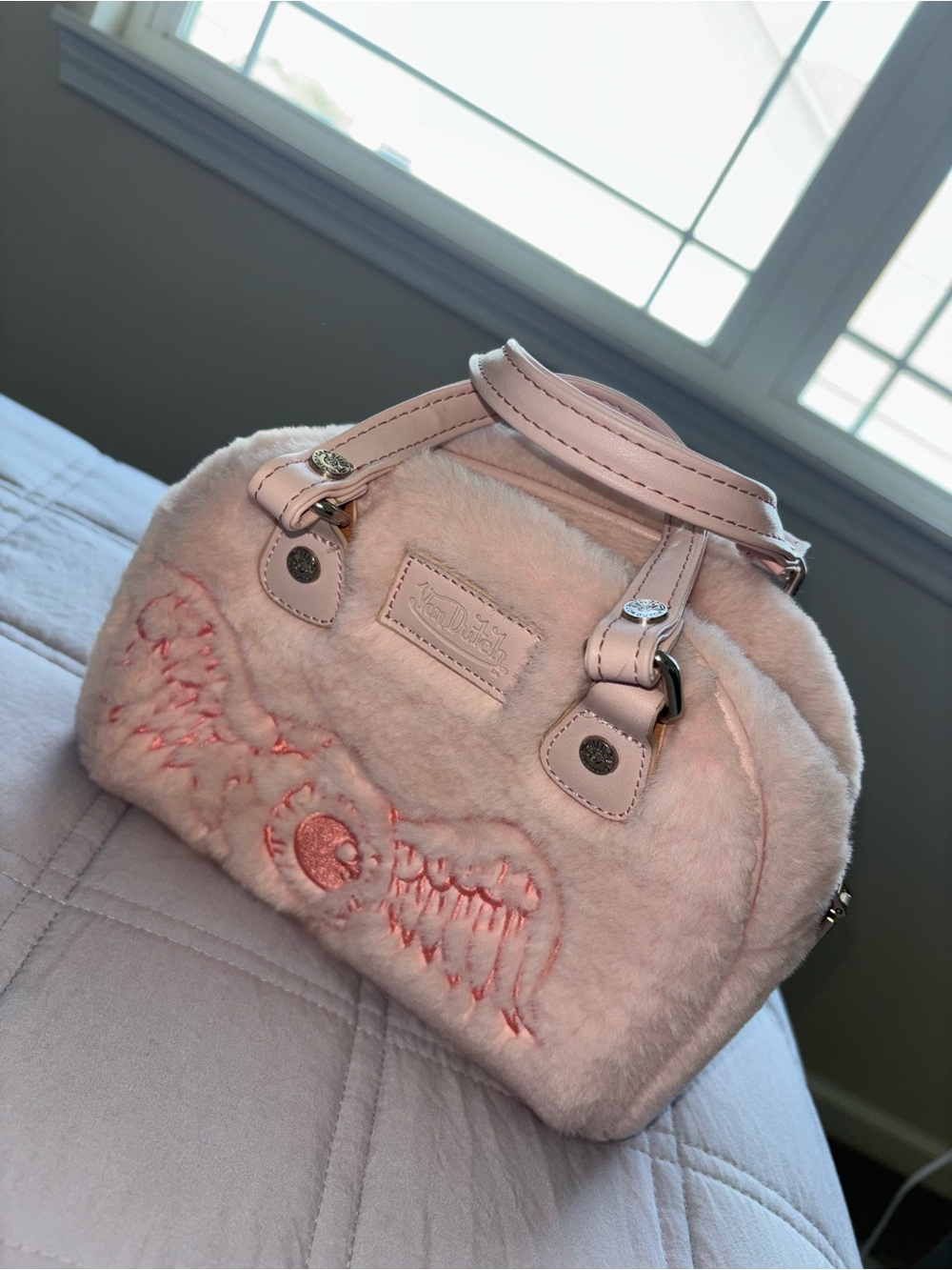 VON DUTCH PINK FAUX FUR BOWLING BAG - Picture 2 of 4